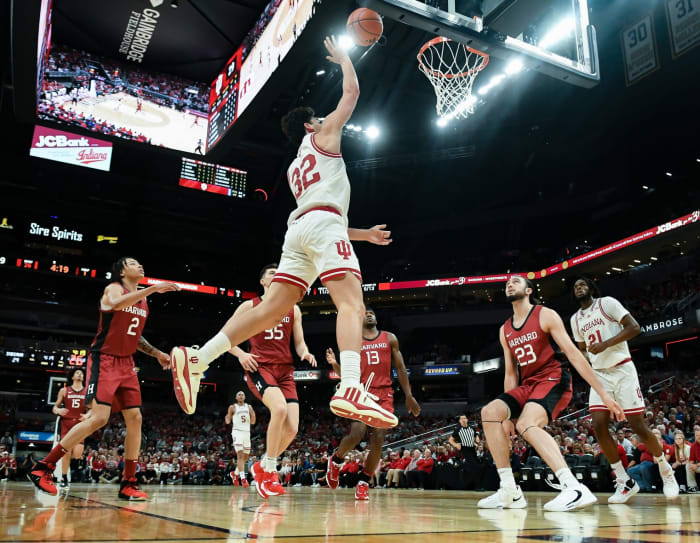Indiana Hoosiers guard Trey Galloway (32) drives to the basket during the game against Harvard in Gainbridge Fieldhouse in Indianapolis.